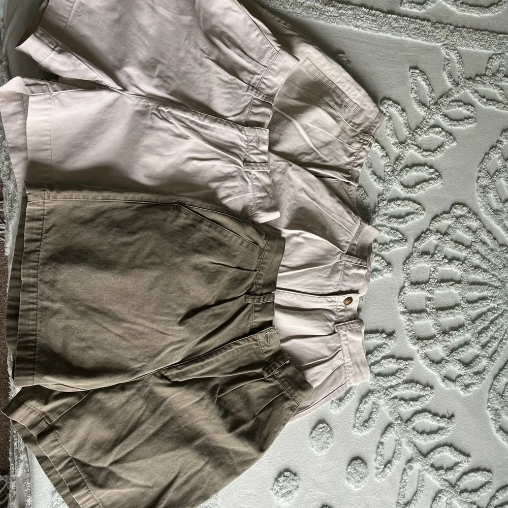 GAP Shorts & Petite Sophisticate - Picture 4 of 9